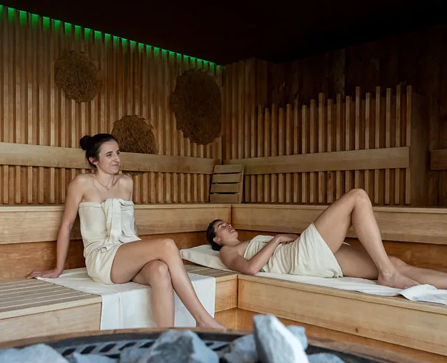 Frauen in der Sauna