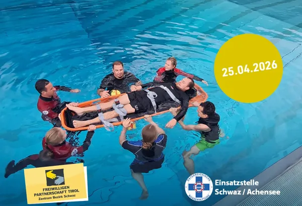 Wasserretter beim Training mit der Trage