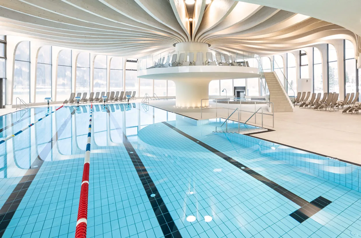 Sportbecken im Panorama-BAD