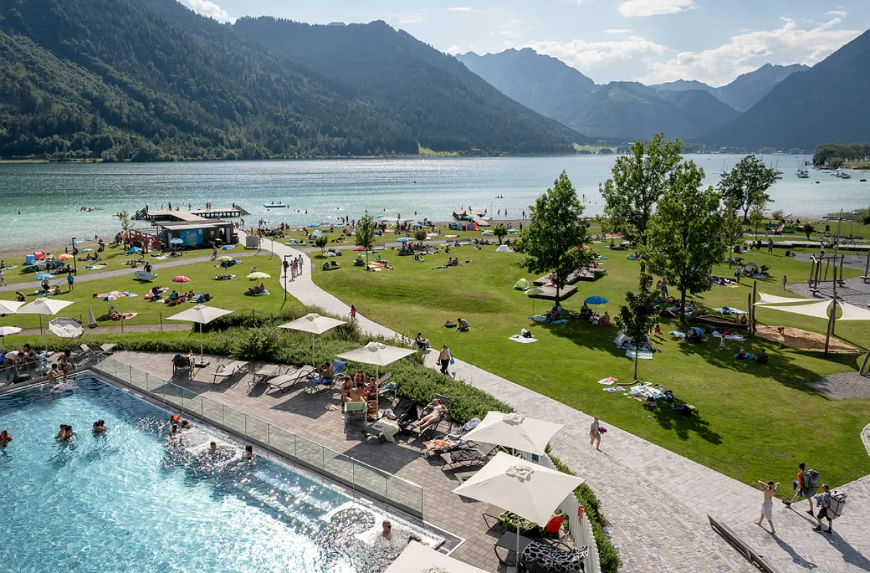 Pool mit Blick auf den Achensee