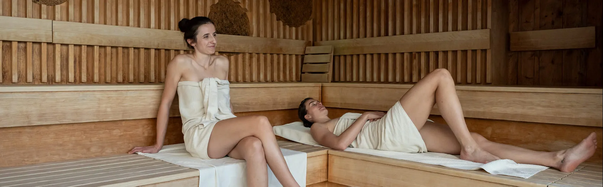 Frauen in der Sauna